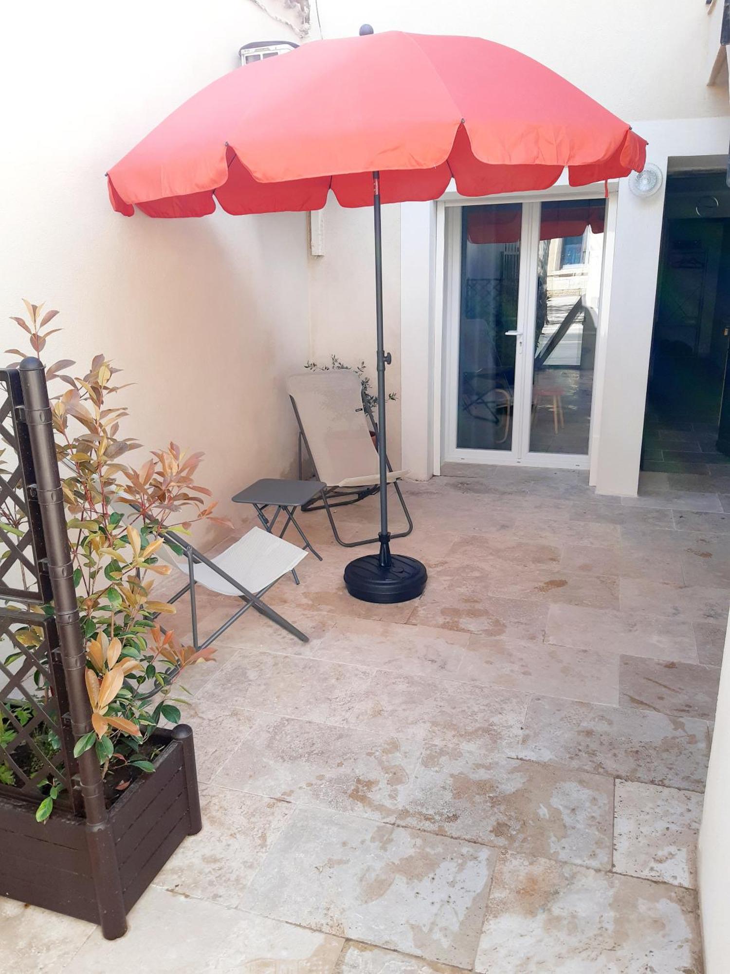 Le Gite D'Eglantine Eyguieres Exterior photo